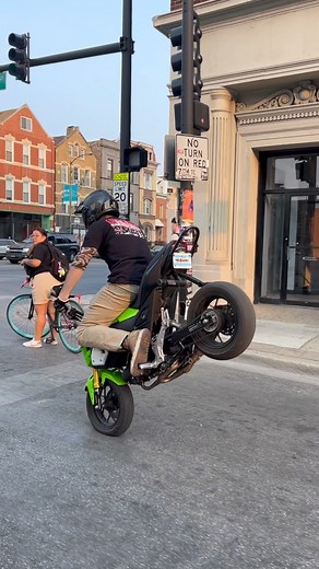 Brian 636 on Instagram: "I just love people 🥰 . . @evancsb 📸 . . #grom #honda #stoppie #wheelie #ride #125ccm"
