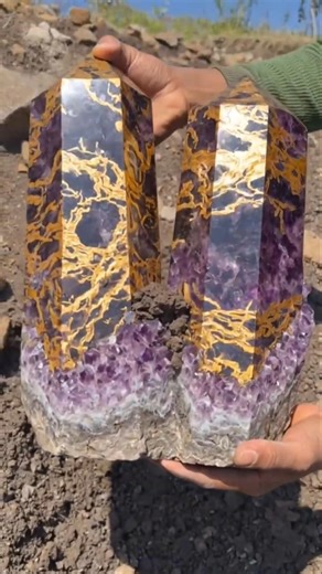 Bay Diamond Hunter Digs Huge Amethyst Crystals & Carved Gold 💎 Millions of Years Old