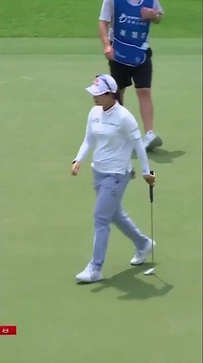 Hye-Jin Choi with that loooong birdie putt climbing up the leaderboard 🧗‍♀️
