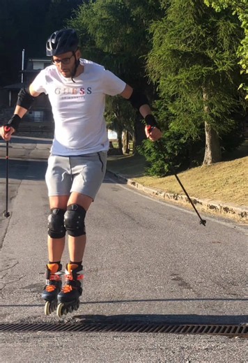 🛼⛷️ Working on short turns with my roller skis. Still waiting for winter. Don’t you miss skiing? . . #roller #rollerblade #inlineskating #skiing #fyp
