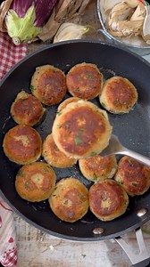 In un’unica parola: SQUISITE! Queste polpette di melanzane e tonno SPACCANO! Buone calde, buonissime fredde E poi la ricetta è davvero facile e veloce ⭐️⭐️salva il reel ⭐️⭐️ ❇️ 👉🏻 Seguimi su @rossellainpadella e attiva le NOTIFICHE ✅ per vedere altre ricette facili e veloci ❤️ | Rossella in padella, il blog di Rossella Cosentino