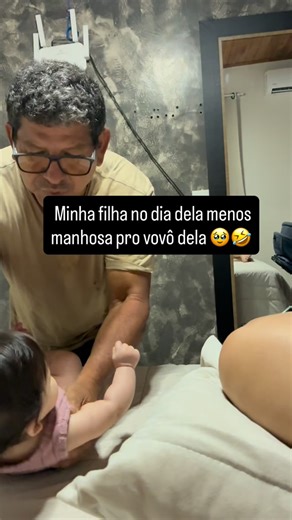 Larissa Morrone on Instagram: "Minha filha no dia menos dramática pro vô dela 🤣🩷"