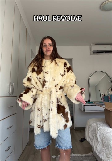 Revolve Haul: Discover Chic Styles with Chiara Conroy