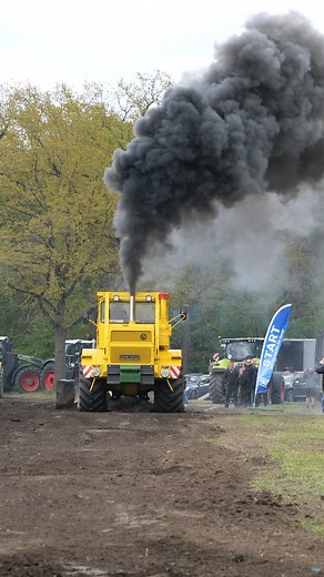 1000 HP Kirovets K701 Pulling at Traktor Treffen Perleberg 2024 #tractor #tractors #tractorpull #tractorpulling #kirovets #kirovetsk701 #kirovetsk700 #kirovetsk700a #kirovetspower #dieselpower #dieselengine #dieselmotor #LWK | Mad Moose Media