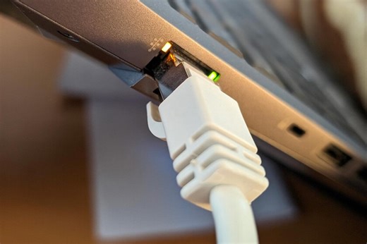 Cómo puedes conectar tu teléfono por cable a internet y qué ventajas ofrece