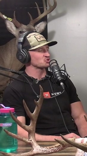 Finding Arrowheads & Hunting Artifacts 🏹 #WeAreHUNTR #HUNTRPodcast #whitetaildeer #deerhunting #bigbucks #maturebucks #huntingtiktok #huntingseason #huntingpodcasts #whitetailhunter #deertiktok #whitetailseason #podcastclips #whitetailbuck #bowhunter #bowhunting #archeryhunting #huntingartifact #artifacthunting