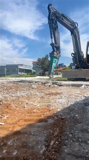 The renovation of the triangle at the entrance from Larissa to the city of Servia has begun.