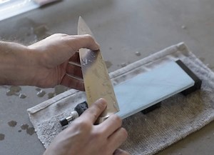 Honing vs Sharpening Your Knives | Misen