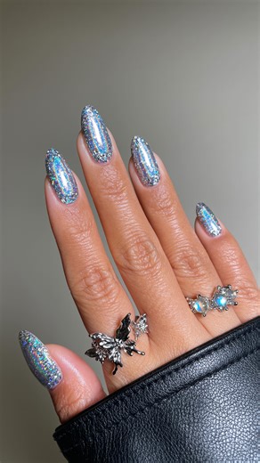 San Sung Kim | 김산성 on Instagram: "Double Holographic Aura Nails 🪩✨ ft. @dndgel … This year, I’m embracing my MORE is MORE energy & to start off, we have rainbow over rainbows! I created aura nails with the DND Laser Chrome Powder to add an extra layer of holographic goodness. It’s really easy to create but makes a huge statement. —— Ad Discount Code: SANSUNG Products Used: •DV 293 Ice Storm •Crystal Kit Pearl 18 •Laser Chrome Powder •DND 600 Top Gel #dndgelpartner #DNDgel #DNDgelpolish"