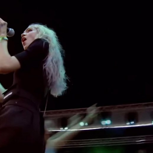 Grimes' Electric Live Performance of Oblivion