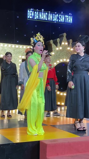 353K views · 966 reactions | Vui đêm nay… #loto #sgtt #saigontanthoi #lotoshow #doanloto #sàigòntânthời #lôtô | Đoàn lô tô Sài Gòn Tân Thời | Facebook