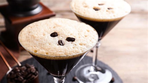 Original Espresso Martini mit wenigen Zutaten selber machen: Cremig, stark und unwiderstehlich