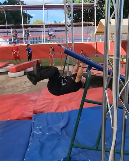 POV you're in an obstacle course competition 🏃_♂️ | MetDaan DIY