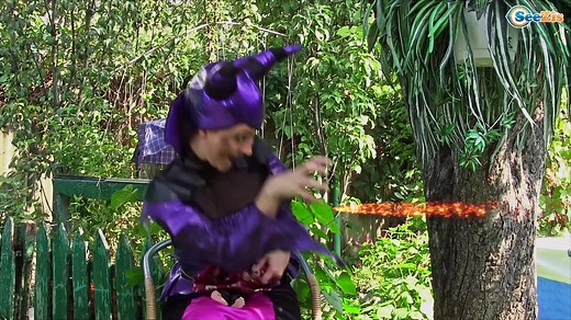 Spiderman & Frozen Elsa eat Poop w/ Pink Spidergirl Maleficent Superhero IRL