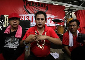 Fugitive Red Shirt Arisman surrenders to Department of Special Investigation | Coconuts