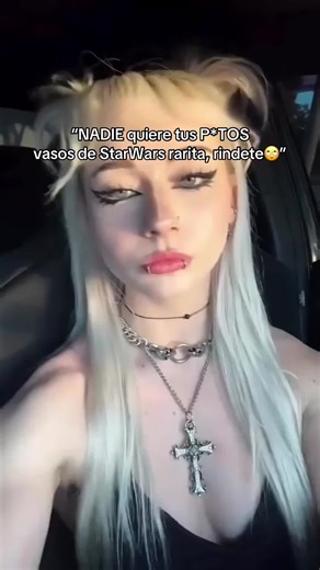 Despierta la Fuerza en cada sorbo ⚡ #StarWars #VasoStarWars #TheForce #Jedi #Sith . . . . . Inspirado en la legendaria galaxia de Star Wars, este vaso está pensado para verdaderos fans de la saga. Un diseño que recuerda a la eterna lucha entre el lado luminoso y el lado oscuro, donde cada detalle transmite la esencia de la Fuerza. Perfecto para disfrutar de tu bebida favorita mientras te sumerges en batallas épicas, historias de Jedi y el poder imparable de los Sith. Cada vez que lo uses sentirá