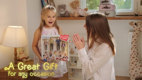 Dollhouse People, Bendable Dollhouse Family Set – 9 Poseable Figures Including Grandpa, Grandma, Mom, Dad, Sister, Brother, Cousins, and a Baby Girl – Perfect for Dollhouse Play and Imaginative Fun