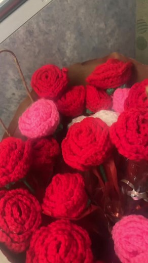 Real roses are cute, but mine last forever 🥰 #crochet #roses #crochettiktok #chrochettiktok #chrocheting #fyp #foryoupage #crochettutorial #crochetaddiction