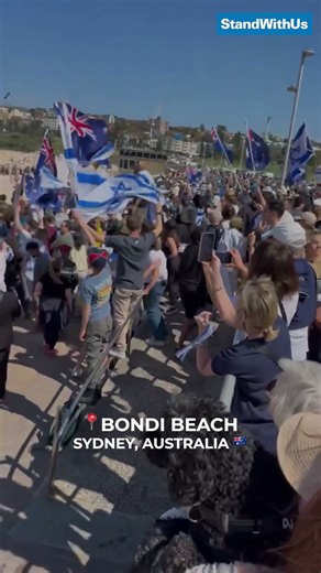 Throwback: On Bondi Beach, people gathered, proudly holding the flags of Israel and Australia