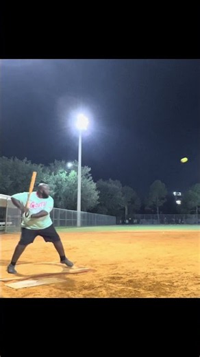 This bat punishes the ball 👀 #bigchefsoftball #batreview #slowpitchsoftball #softball