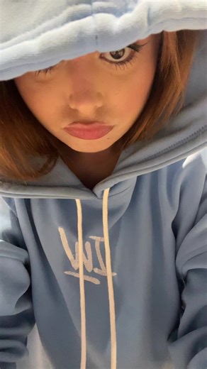 Vidéos de Thiziri-mdb (@thizirimdb) avec عبدو ڨومبيطا 2025 - 𝙎𝙤𝙛𝙞🪘𝙍é𝙨𝙚𝙧𝙫𝙚