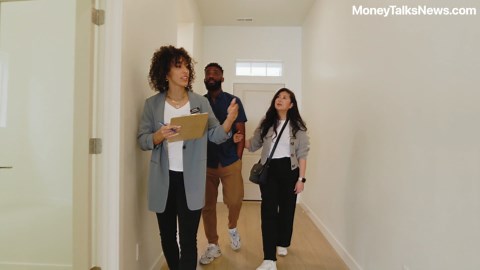 Home Sellers Pull Listings Rather Than Accept Lower Offers