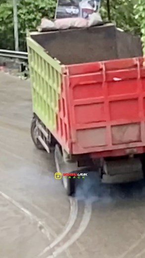 232K views · 2.1K reactions | Paksa menanjak dan gaspool di tanjakan Sitinjau Lauik #fyp #trendingnow #truk | Sitinjaulauik Track | Facebook