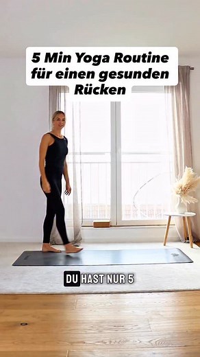5 Min Rücken Yoga Routine✨ Unser Rücken braucht Kraft und Beweglichkeit, um bis ins hohe Alter gesund zu bleiben💛 Mach die Übungen langsam und kontrolliert - achte dabei auf einen geraden Rücken und Spannung im Bauch! da ich selbst schon mal einen Bandscheibenvorfall vor zehn Jahren hatte, ist Rückengesundheit ein Herzensanliegen für mich! Ganz besonders als Mamas von 3 kleinen Kindern 💞 | Monkey Yoga