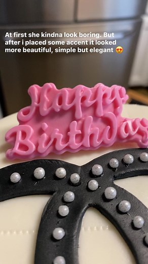 Chanel inspired cake #baking #bakingfromscratch #cakedesign #cakedecorating #birthdaygirl | Cakes2Love by Z