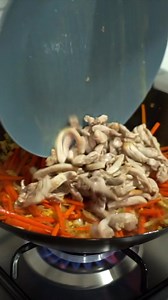 165K views · 731 reactions | These chicken and vegetable lo mein noodles are easy and fast to make. Once the prep is done, which takes less than 10 minutes, the cooking process is extremely quick and will be on the table in less than 20 minutes from start to finish (depending on how fast you work). Please enjoy this delicious Chinese takeout lo mein noodles recipe. Full recipe on my YouTube channel - https://youtu.be/Oy7kyhtzsYY | Chef Jack Ovens | Facebook