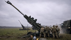 US soldiers prepare artillery for Dynamic Front 25 live-fire