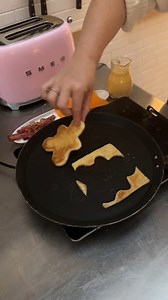 1.7M views · 2.5K reactions | BEC Gingerbread Toast Sandwich! A festive BEC for your taste buds 索 | Chefclub Network | Facebook