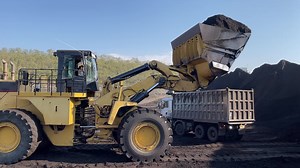 Huge Cat 992G Wheel Loader Loading Coal On Trucks #megamachineschannel #wheelloader #csterpillar992g #operator #heavyequipment #mining #construction