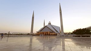 Time Lapse Visitors By Famous Faisal Mosque, Islamabad