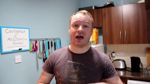 Courgette (Zucchini) & mozzarella pasta bake _ Vegetarian recipe