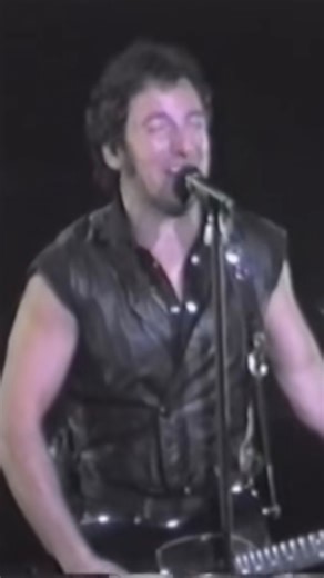 3.9K views · 127 reactions | 33 years ago today, Bruce Springsteen performed at the Hartford Civic Center as part of the 1992–1993 World Tour. The 29-song setlist included a great rendition of ‘Gloria’s Eyes.’ | Songs by Springsteen | Facebook