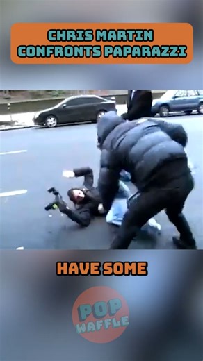 Coldplay’s Chris Martin Confronts Paparazzi #chrismartin #coldplay #paparazzi #shorts