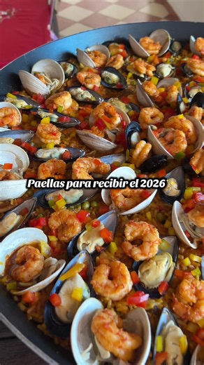 En producción…🧑🏻‍🍳 Un pantallazo de nuestros pedidos para celebrar este Año Nuevo✨ #paella #santacruzdelasierra🇳🇬 #paellademariscos #paellaalavalenciana #añonuevo