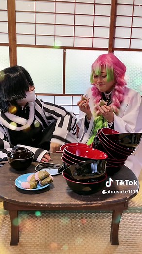 甘露寺蜜璃＆伊黒小芭内 コスプレ食べるムックバン