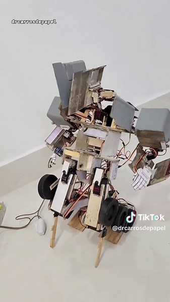 Transformers Toys and Arduino - Dr. Carros de Papel
