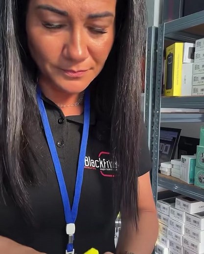 iSEN MK39 Un telefon cu butoane cu Android, touchscreen, Whatsapp, YouTube si multe altele la un super preț. Doar de Blackfriday la un preț special: 189 lei | DualStore.ro