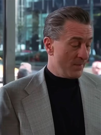 𝐘𝐨𝐮 𝐖𝐚𝐧𝐧𝐚 𝐬𝐞𝐞 𝐭𝐡𝐞 𝐌𝐀𝐍𝐀𝐆𝐄𝐑 Movie Name: Analyze That(2002) This is a crime-comedy sequel to Analyze This, starring Robert De Niro as mob boss Paul Vitti and Billy Crystal as psychiatrist Dr. Ben Sobel. After serving time in prison, Paul Vitti appears to be mentally unstable singing show tunes and acting erratically—to secure an early release. Authorities suspect he’s faking and temporarily release him into the custody of Dr. Sobel, who is reluctantly pulled back into Vitti’s c