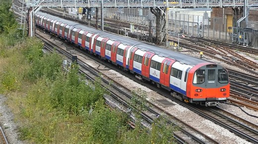 2K views · 80 reactions | #1040643 Neasden, 28 August 2019. Jubilee and Metropolitan Line trains come and go at the north end of the station. | Boogies Trains | Facebook