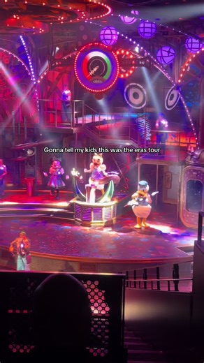 It was cheesy and glorious. the new Minnie’s Dream Factory show at @Disneyland Paris ✨ was the perfect way to end our most recent trip 💙 #disneylandparis #disneyparks #minniemouse #taylorswift #erastour @Disney Parks UK