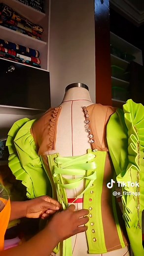 please watch till the end to know the proper way to lace a corset follow,Comment, like and share for more Educating contents like this #e_fittings #fashioninspo #fashiontips #sewingtutorial #fashiontips #hacksandtips #fashionhacks #fashiondesigner #makeupartist #corset #corsettutorial #fyyyyyyyyyyyyyyyy #viraltiktok #foryoupage #fashionschool #sewingtipsandtricks #sewingtips