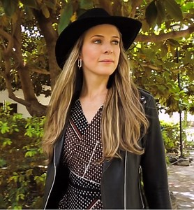 106K views · 8.8K reactions | Un día cualquiera… te vi, y eras humano. Film by: Javier Valdivieso | Katie James | Facebook