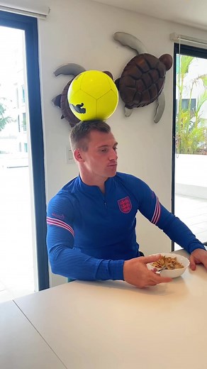 Breakfast in the baller house be like ⚽️😎🤣 #football #baller #freestyle #worldchampion | Andrew Henderson
