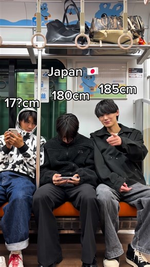 りょう Ryo | ゲームしてるイケメン友達を邪魔してみた🎮🤣#fyp #japan | Instagram