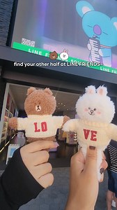 Haven't visited the new LINE FRIENDS on Universal CityWalk Hollywood yet? Let BROWN & CONY show you the way!🚇🚗 📍100 Universal City Plaza, Universal City, CA 91608 🕰️Open Mon-Sun: 11am-8pm #LINEFRIENDS #UNIVERSALCITYWALK #KPOP #PLUSHIES #LOSANGELES | LINE FRIENDS