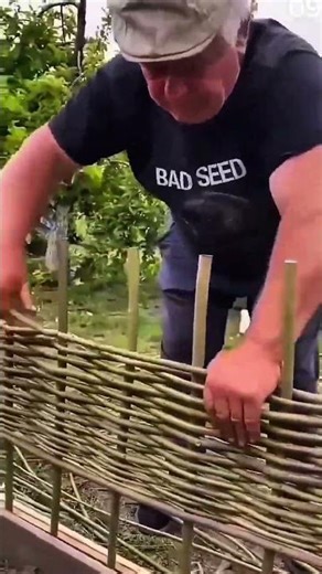 technique for making a fence with sticks m m